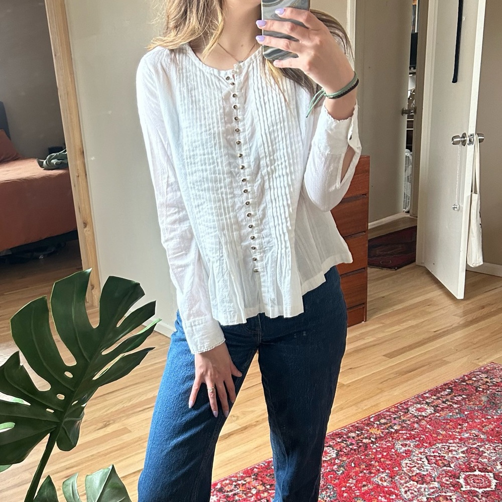 Anthropologie Maeve Brand Gelise White Pleated Front Top w/ Brass Buttons Size S